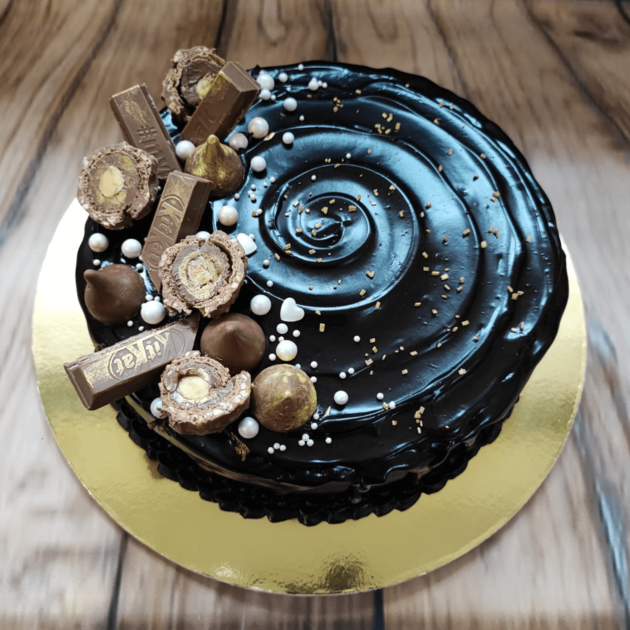 Golden Cocoa Luxe Cake