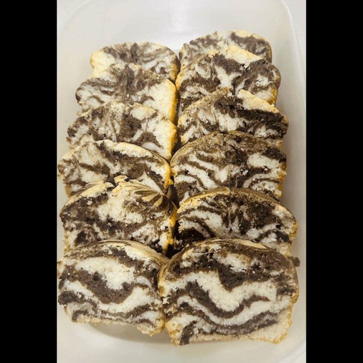 Eggless Marble Cake